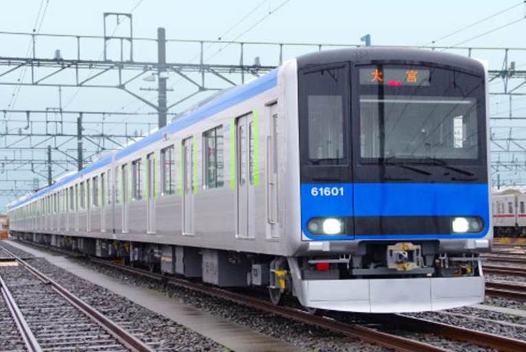 キョウエイアド 交通広告