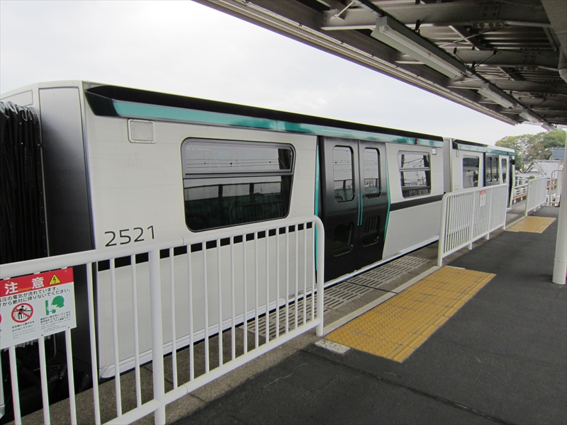 キョウエイアド 交通広告 ニューシャトル ドアまど下ステッカー