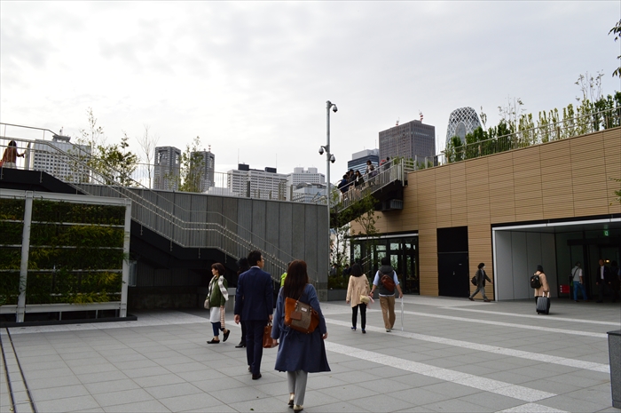 キョウエイアド 交通広告 バスタ新宿